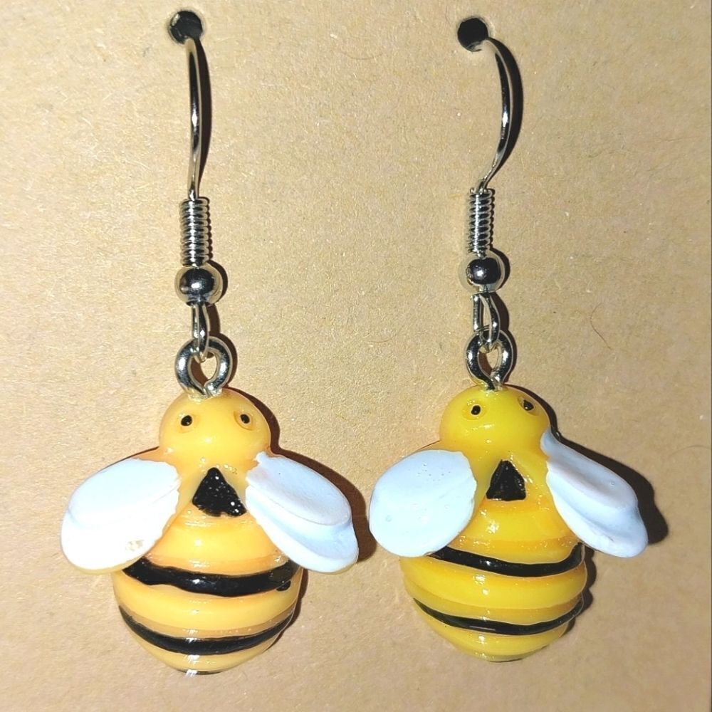 Hand crafted bumble bee dingle earrings For Adults and Kids - Picture 5 of 5